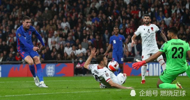  佛罗伦萨定位球配合默契，头球接力攻破对方大门  