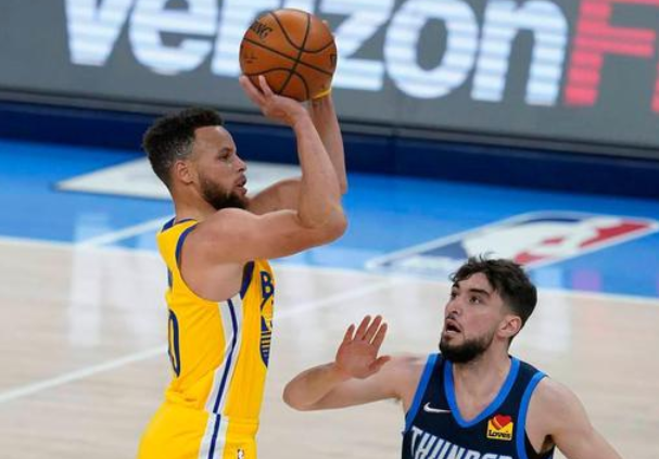  库里单节飚进八记三分创联盟新纪录