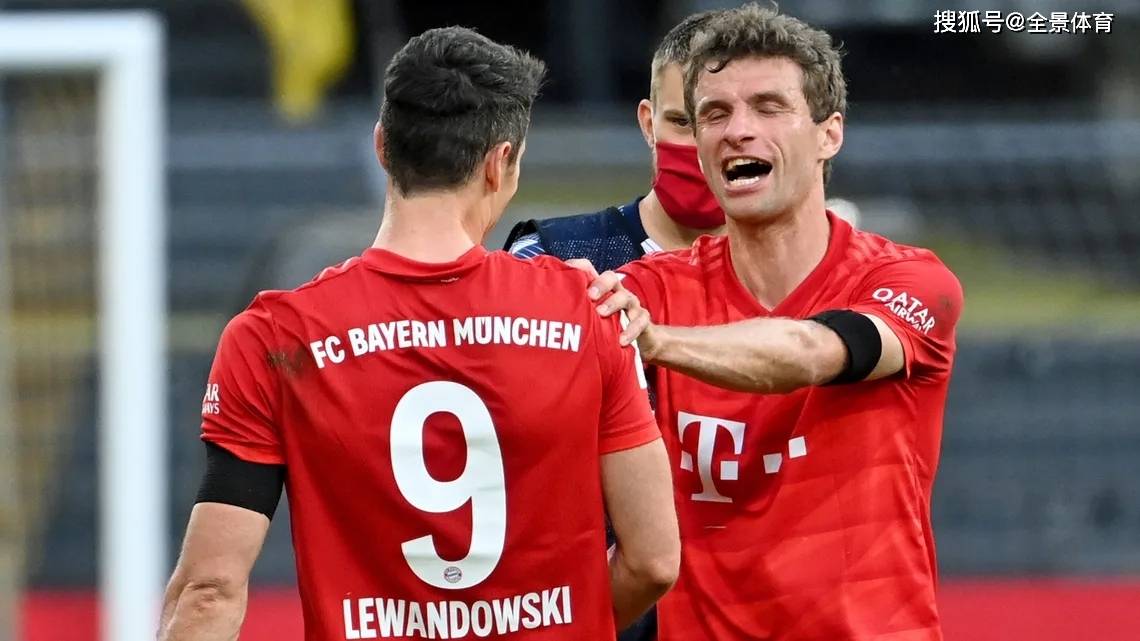  莱比锡红牛前锋连续破门领跑德甲金靴争夺